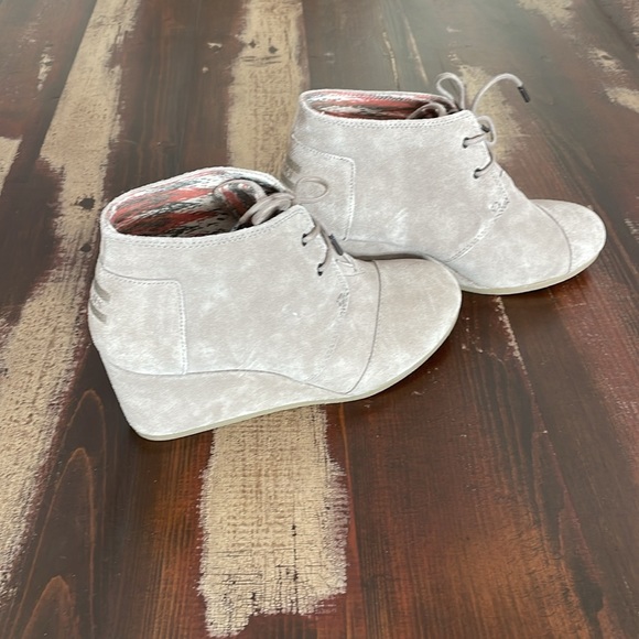 TOMS Kala Women’s Wedge Ankle boots. - Picture 2 of 8